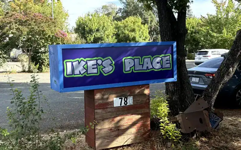 custom lighted cabinet pole sign